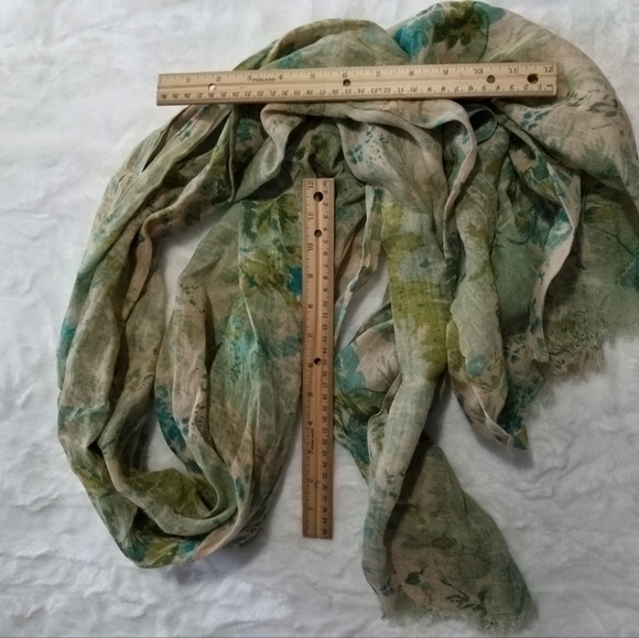 Gorgeous Linen cotton blend scarf - Picture 2 of 4